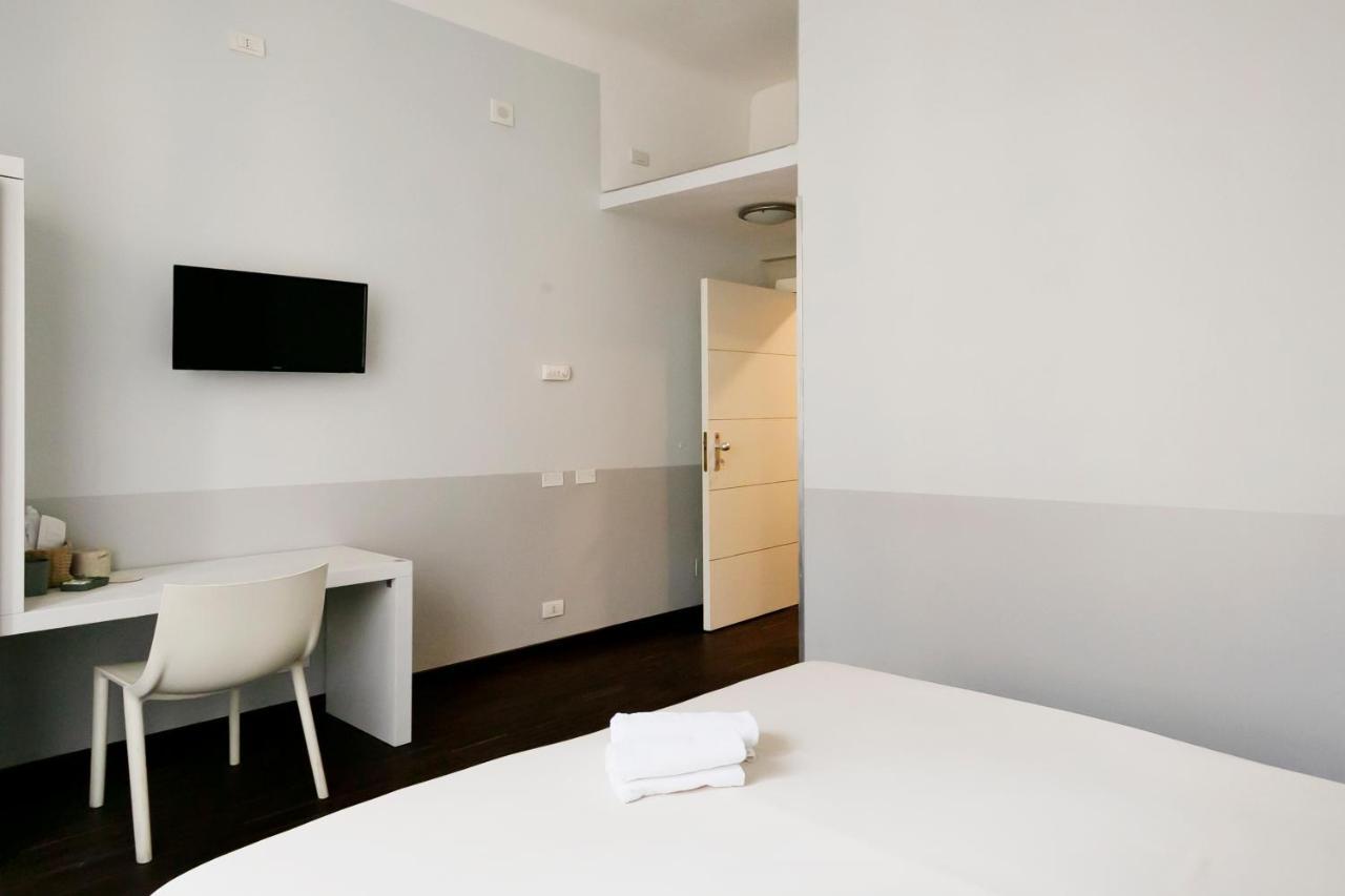 Dm69 - Termini Monti Crossroads Hotel Рим Екстериор снимка