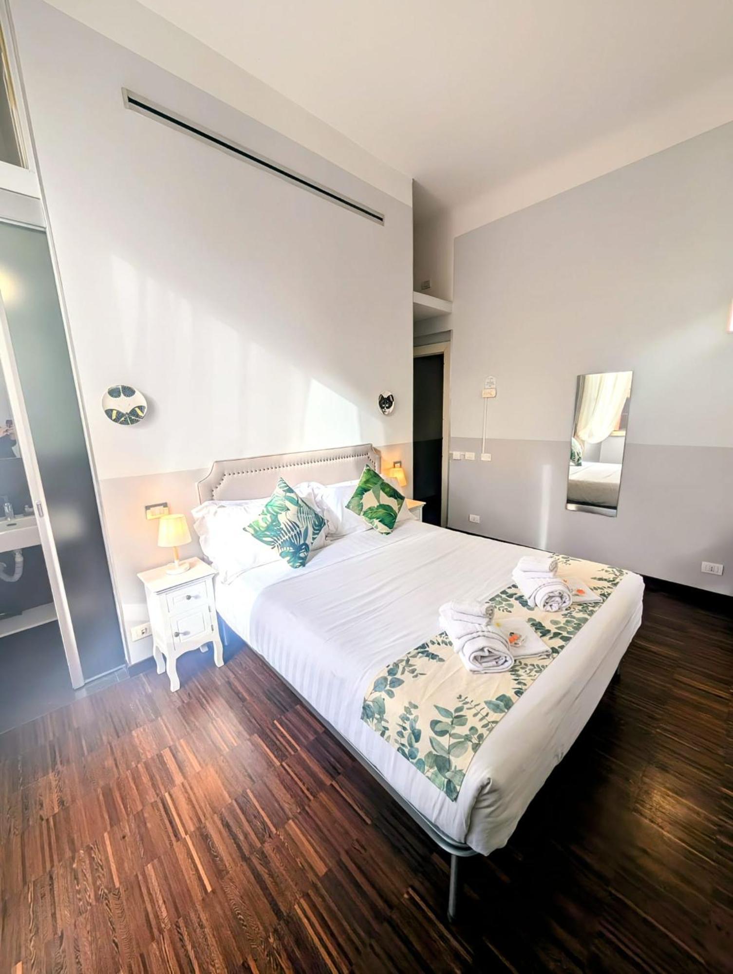 Dm69 - Termini Monti Crossroads Hotel Рим Екстериор снимка