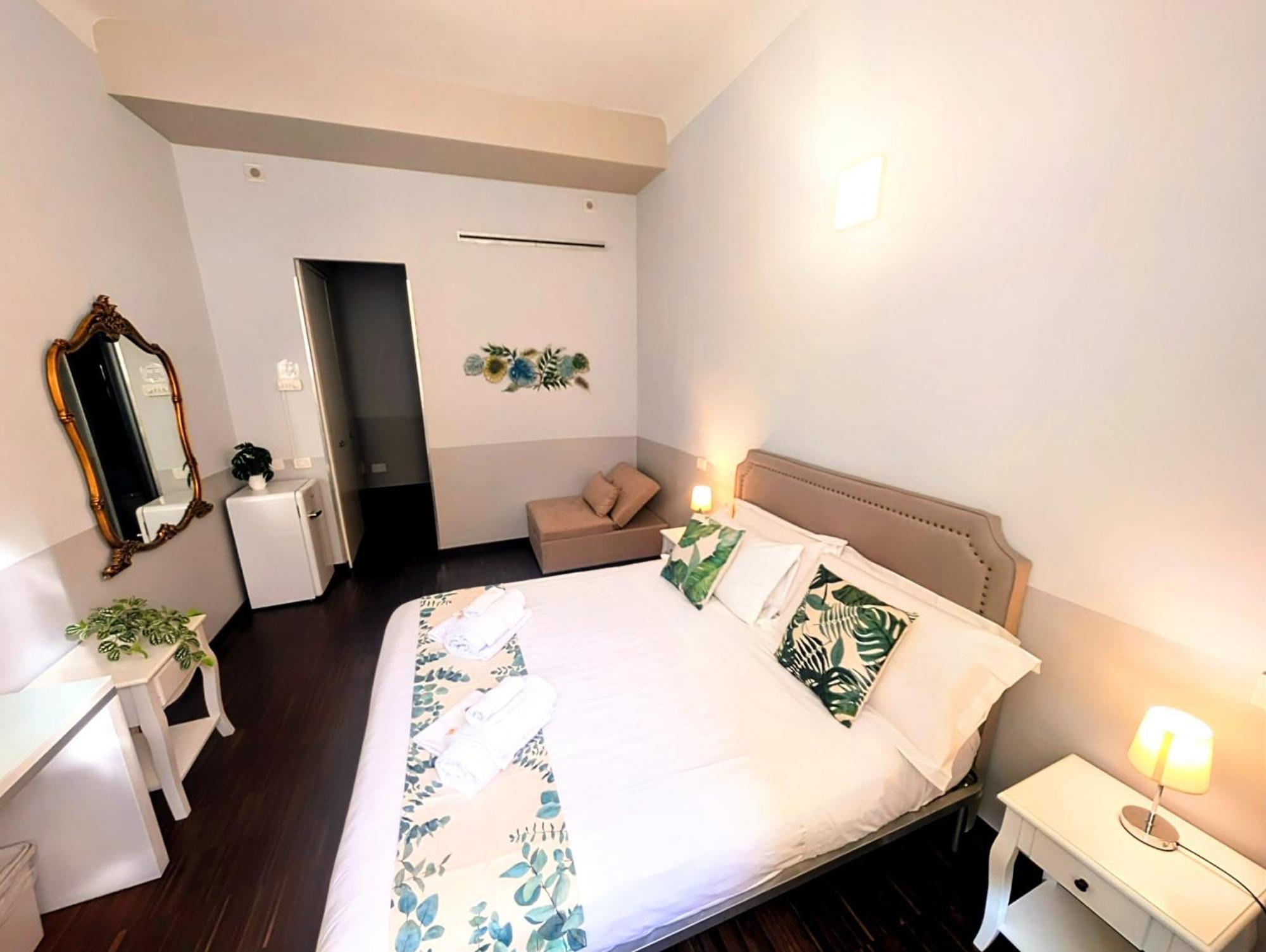 Dm69 - Termini Monti Crossroads Hotel Рим Екстериор снимка